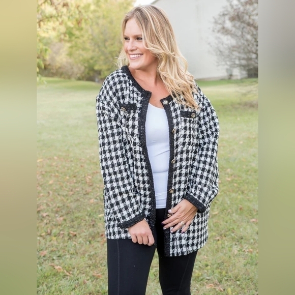 NEW WHITE BIRCH Black White NWOT Knit Oversized Jacket Fits a Size XL - Picture 1 of 8